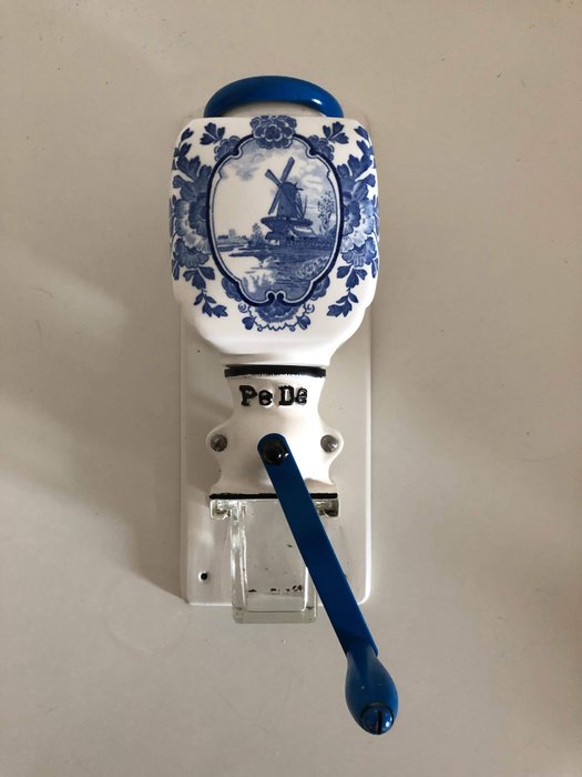 Beautiful antique Delft blue coffee grinder - Porcelain, Wood