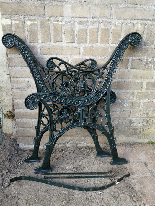 Cast iron frame garden bench (1) - Iron (cast/wrought) - Second half 20th century