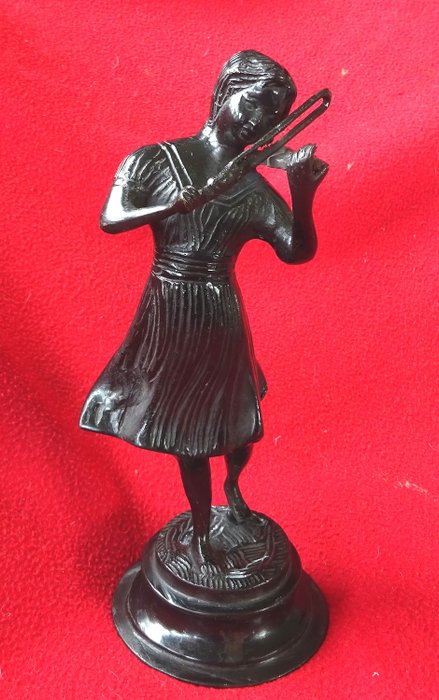 Valente - Bronze group of girl playing the violin - Bronze