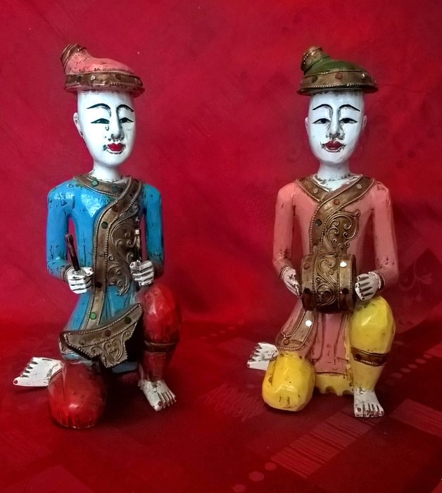 Myanmar Musicians statuettes in lacquered painted wood (2) - Wood - Burma - Late twentieth