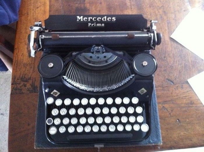 Mercedes  - mașină de scris