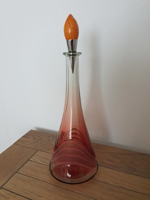 Vintage decanter, Paco. O.FREY + Cie.S.A. Berne. - Doorschijnend rood glas onder tot helder glas boven