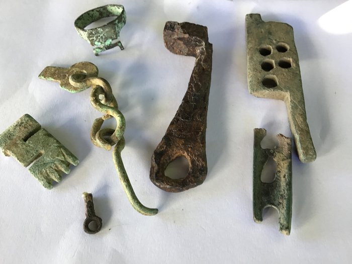 Römisches Reich Bronze-Eisen Römischer Schlüssel u. Schubriegel / Artefakte  - 2×2×7 cm - (6)