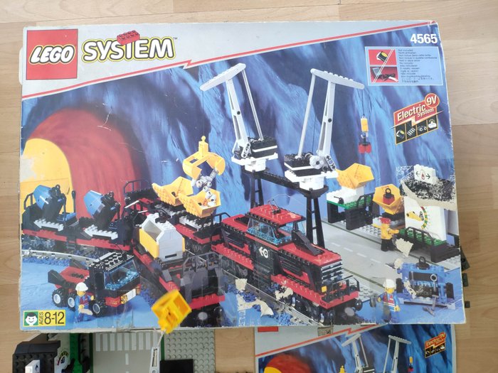 LEGO - Järjestelmä - Lego-järjestelmä 4565 laatikko + kiskot + muuntaja
