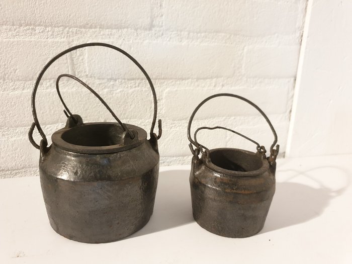Antique glue pots (2) - Cast iron