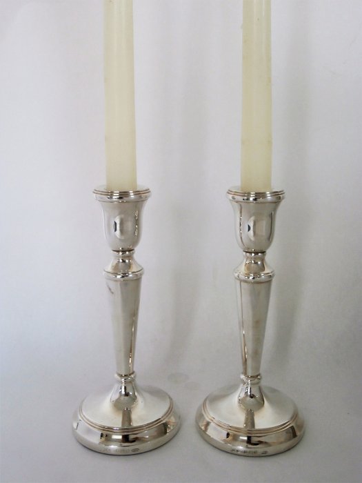 Set silberne Kerzenhalter mit Leistenrändern - .925 Silber - 100 jaar Shell - Großbritannien - 2002