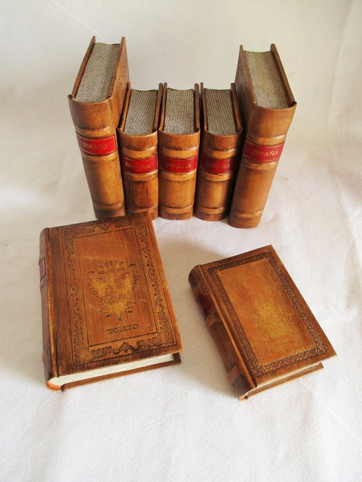 Secret Antique Books Boxes 7, Leather Look Book Box