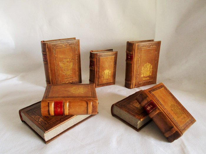 Secret Antique Books Boxes 7, Leather Book Box Vintage