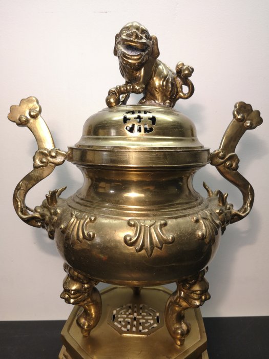 Incense burner - Gilt bronze - Chimera, Foo dog - China - Early 20th century