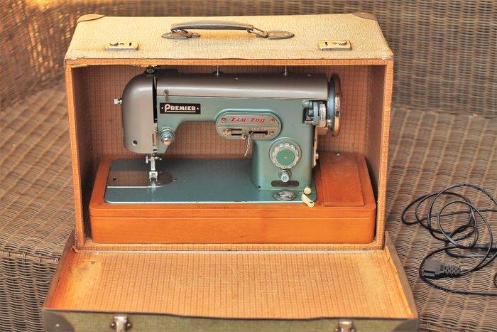 Premier - Zig-Zag - KL-210 - Eine Vintage "Rock'n'Roll" -Nähmaschine mit Originaletui, 1950er Jahre - Holz, Stahl