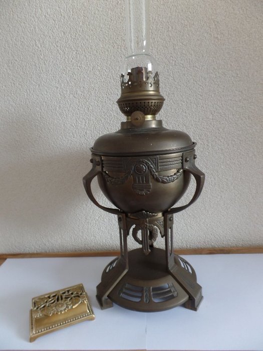 Heavy copper art nouveau oil lamp and brass stamp container (2) - Art Nouveau - Brass, Copper