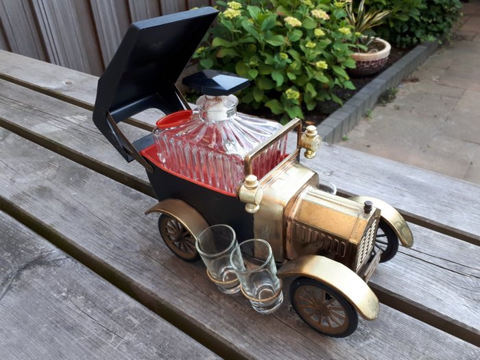 Whiskey-Set mit Karaffe und 4 Gläsern in T-Ford mit Spieluhr - Metall, Glas und Kunststoff