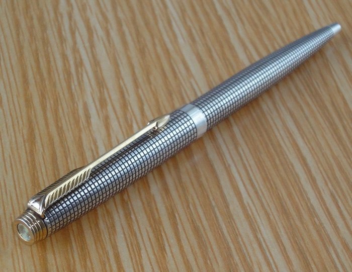 派克 - 圆柱笔 - 75英镑帽和桶（925银）Ciselé钢笔
