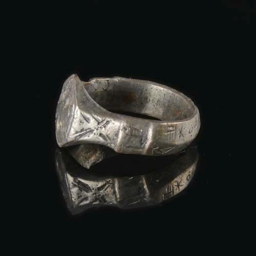 Oud-Romeins Zilver Legionaire ring met Aquila vleugels en symbolen