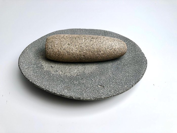 Pré-histórico, Neolítico Pedra pedra de aterramento, almofariz e pilão - 30×0×20 cm - (1)