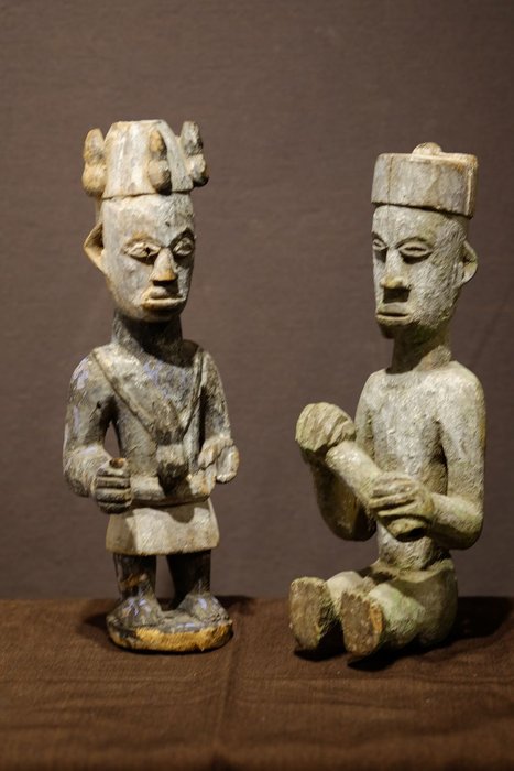 Ancestor statue (2) - Wood - Ivwri shrine figures - Urhobo - Southern Nigeria 