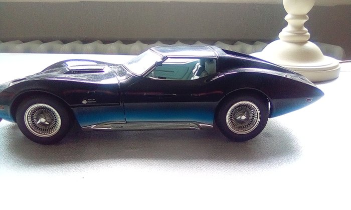 Autoart - 1:18 - Corvette Manta Ray 1968 - Rare