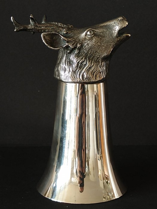 Dekoracyjny, piękny kubek z pięknie wykonaną główką jelenia (1) - Metal posrebrzany