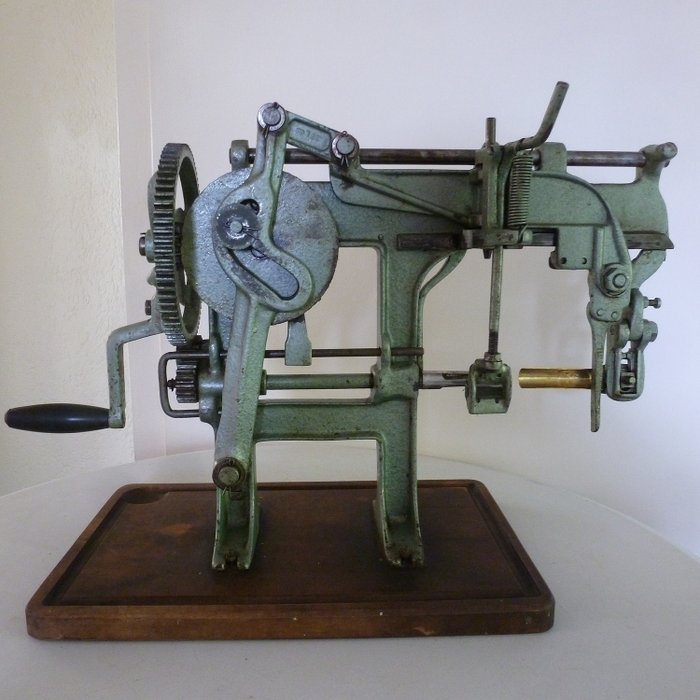 Hassia  - Apfelschälmaschine um 1880 - Gusseisen