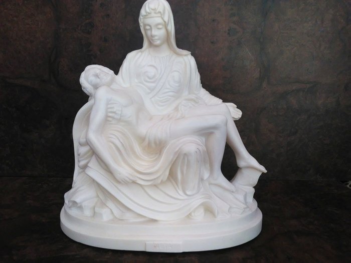 A.Giannetti  - A.Giannetti - Statua Pietà di Michelangelo  - polvere di marmo di Carrara e resina.