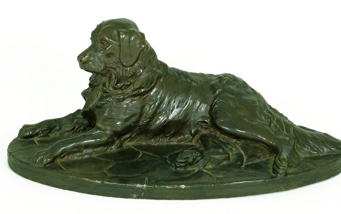 A. Martin - 雕塑, 卧狗 - 黄铜色 - 20世纪中期