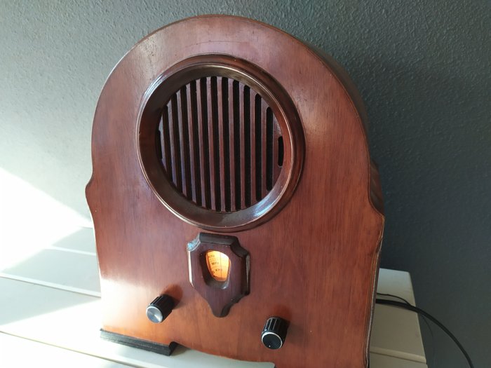 Vintage radio art-deco style reproduction - FTZ-number 11/620 - Rádió