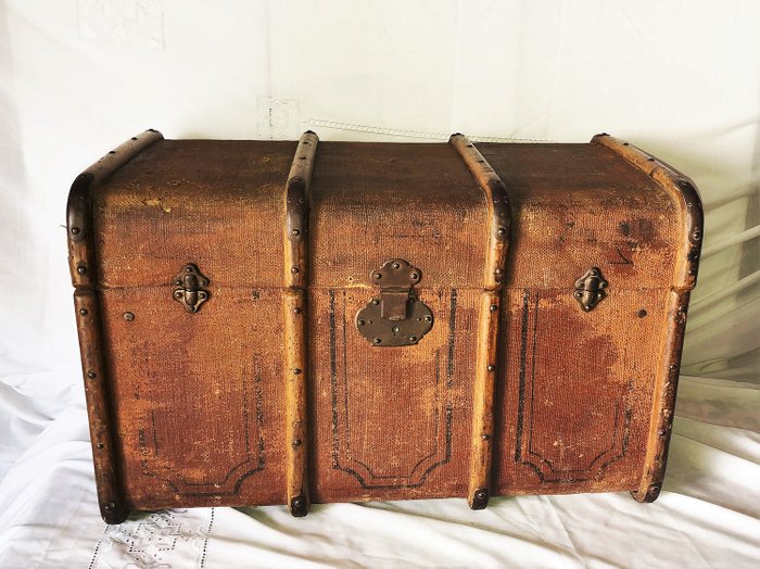 Ancient and rare Savoy vintage travel trunk - Wood