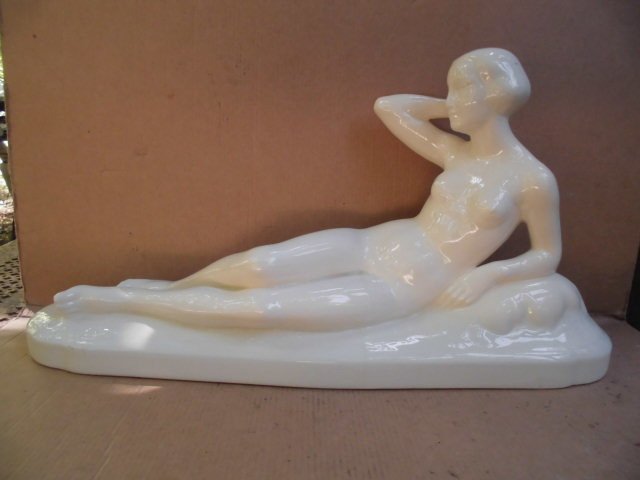 Sarreguemines - ceramiczna statuetka w stylu Art Deco - naga kobieta