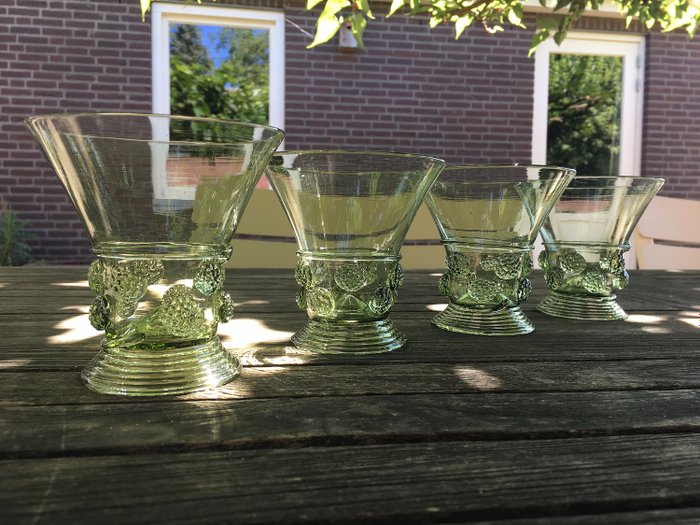 4 unbenutzte handgemachte Berkemeier Weingläser aus dem 17. Jahrhundert - Glas