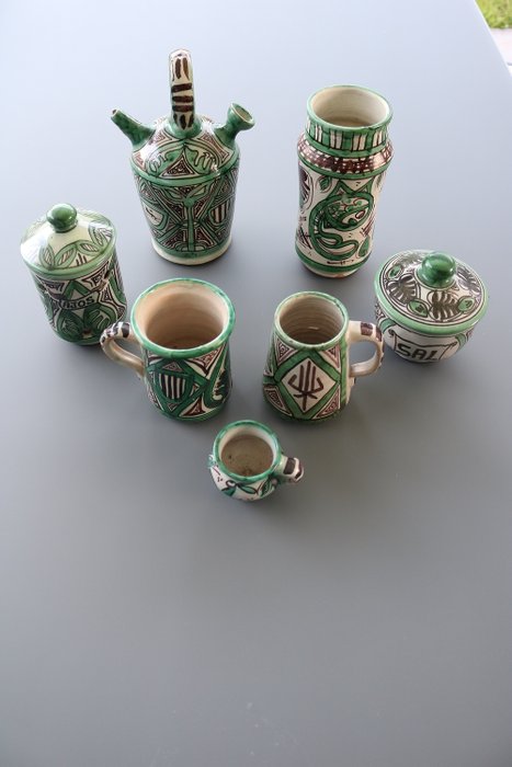 Punter uit Teruel Spanje - Drinking service, Jar, Plates (15) - Ceramic handpainted