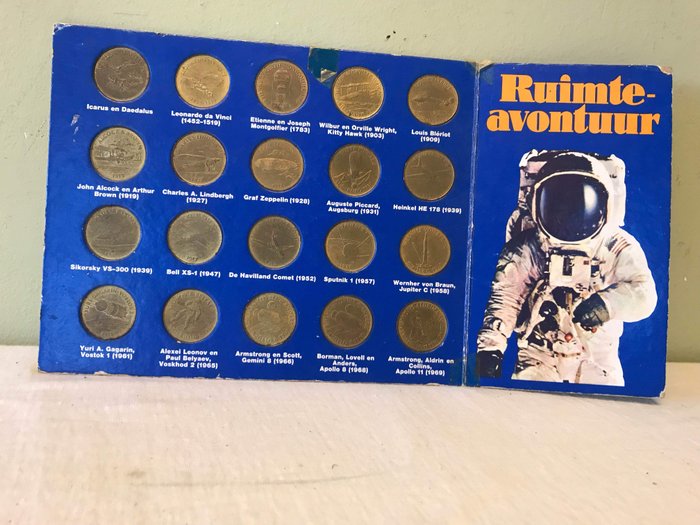 Shell - 太空冒險收集硬幣 - 紙板, 黃銅