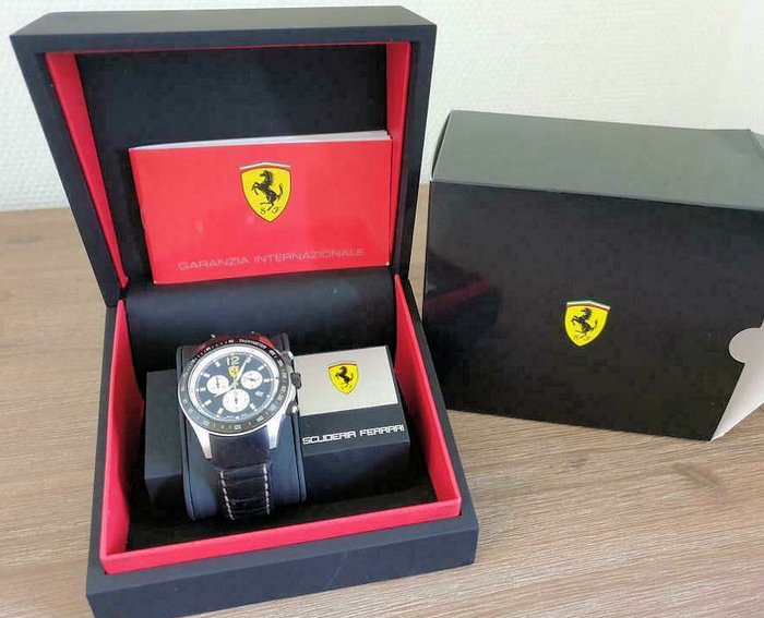 Armbandsur - Ferrari - Ronda 5030 D Quartz, pre-owned - 2011