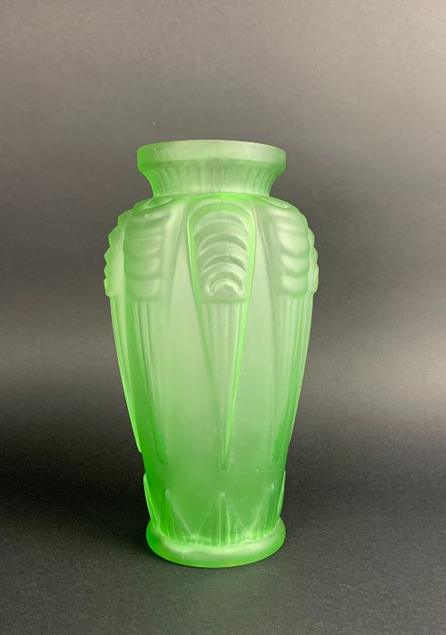 Espaivet - Urangrün satiniertes Glas - Art Deco - Vase - Frankreich 1925