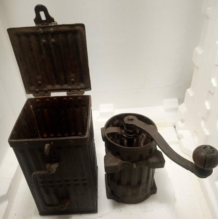 古董咖啡研磨机 (1) - 铁（铸／锻）