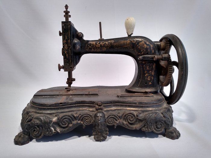 Clemens Muller - A sewing machine, ca.1880 - Iron (cast/wrought)
