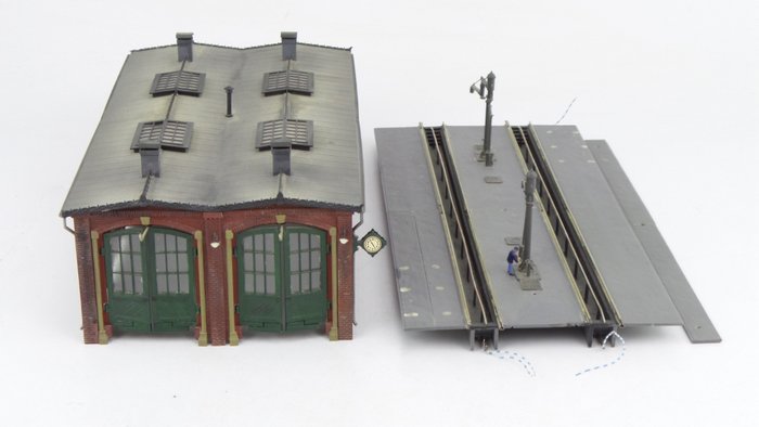 Vollmer H0 - 45752 - Scenery - Locomotive shed 2 track / double track with slag pit and water in particular point for AC and DC