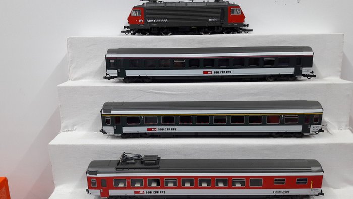 Roco H0 - 41061 - Train unit - "Paustrain" with E-Loc Re4 / 4 and 3 cars - SBB-CFF