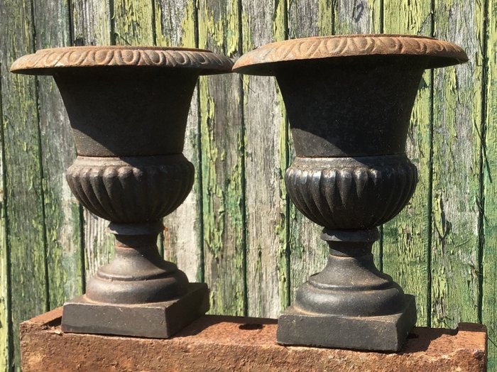 Set of garden vases - 26 cm - Iron (cast) - 20th century