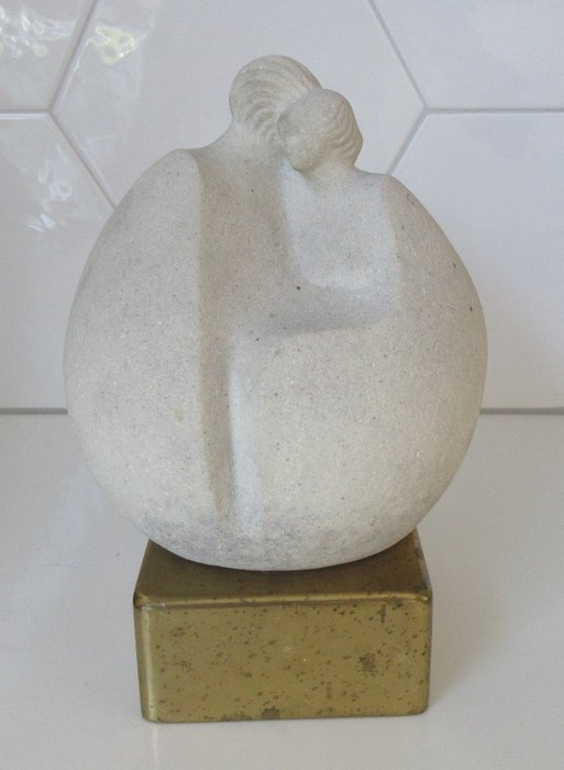 Marbell Stone Art - Sculpture of enamored couple on copper base