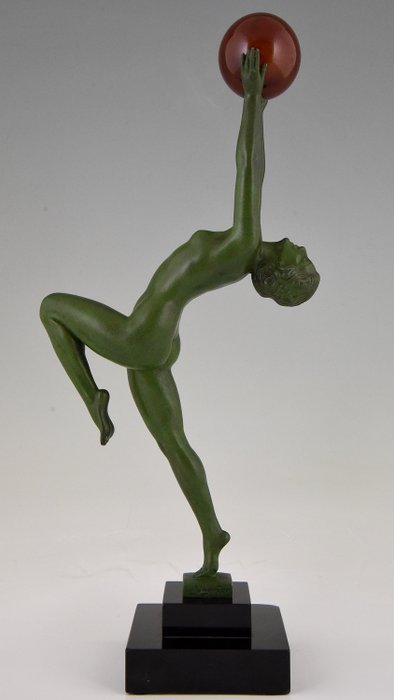 Max Le Verrier - Art Deco sculptura unui dansator gol cu o minge