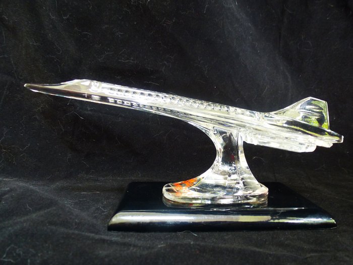 Ein atemberaubendes Bleikristall-Modell von Concorde-Flugzeugen, hergestellt von Solitaire in Italien. - Kristall