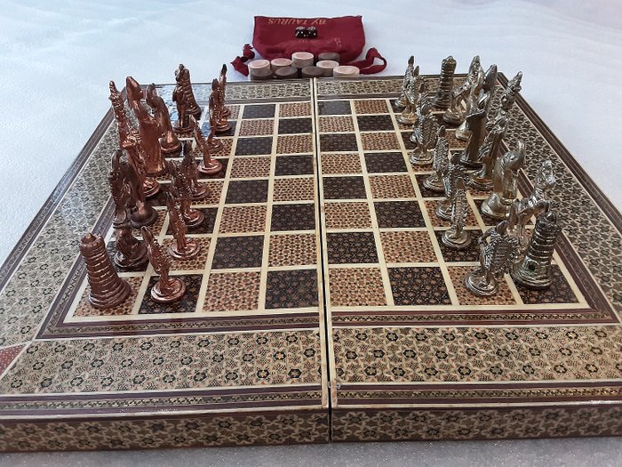 handgefertigte persische Backgammon- und Schachspielbox (1) - Eisen (Gusseisen/ Schmiedeeisen), Holz
