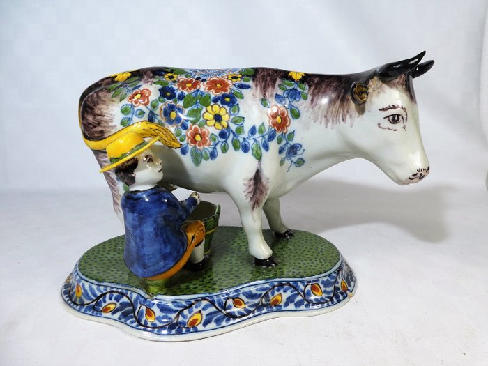 Koninklijke Tichelaar Makkum - Cow with milker - Earthenware