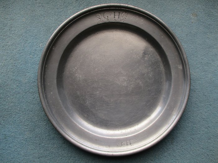 Pewter Plate Dated 1728 - Tin - 18th century