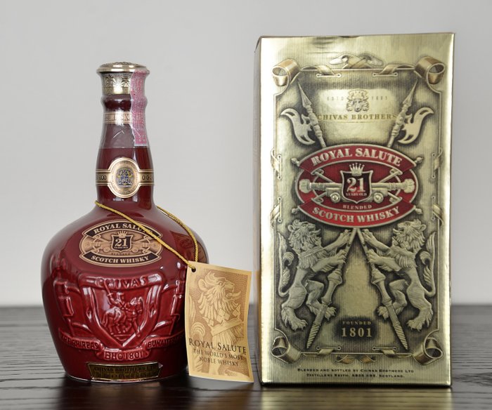 Chivas Regal 21 years old Royal Salute - Red ceramic bottle - 0,7 litra