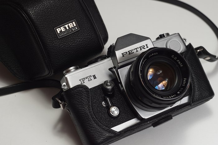 Petri FT II - 35mm film SRL + 55mm F1,8 - Year 1971  - Earliest type
