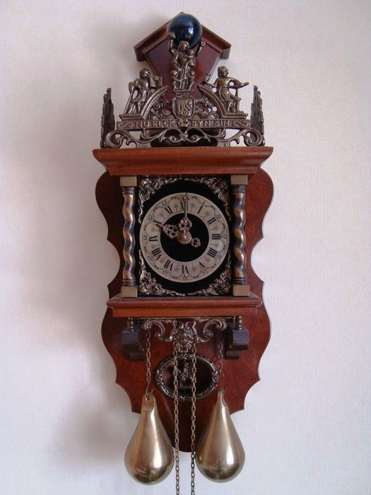 Zaanse wall clock Type 'Nu Elck Syn Sin' (1) - Bronze, Wood