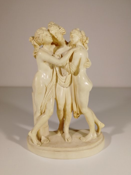 firmata G. Ruggeri  - Sculptuur met "The Three Graces" Antonio Canova (na) - Marmer poeder
