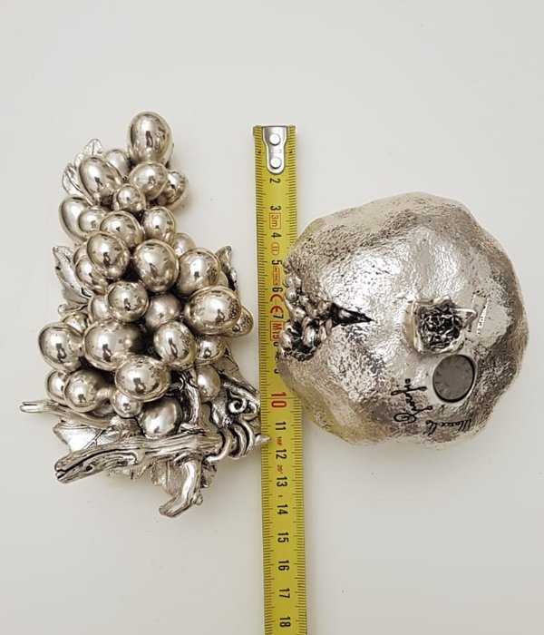 石榴和串葡萄 (2) - 銀色防水膜 - Marcello Giorgio - 義大利 - 20世紀下半葉
