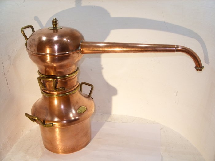 Moyen Age - Alambic distiller - Copper Brass
